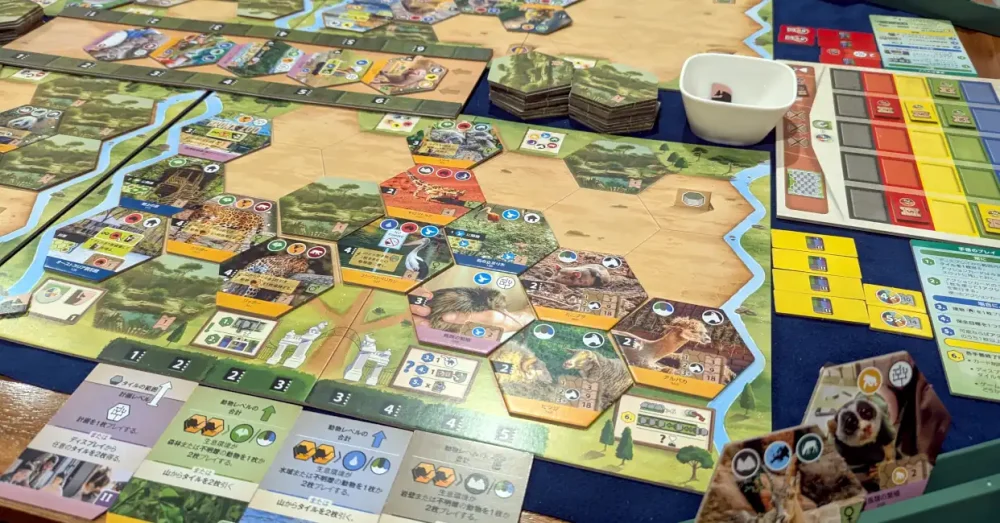 アーク・ノヴァ:サンクチュアリ(ボードゲーム)のゲームプレイ写真。